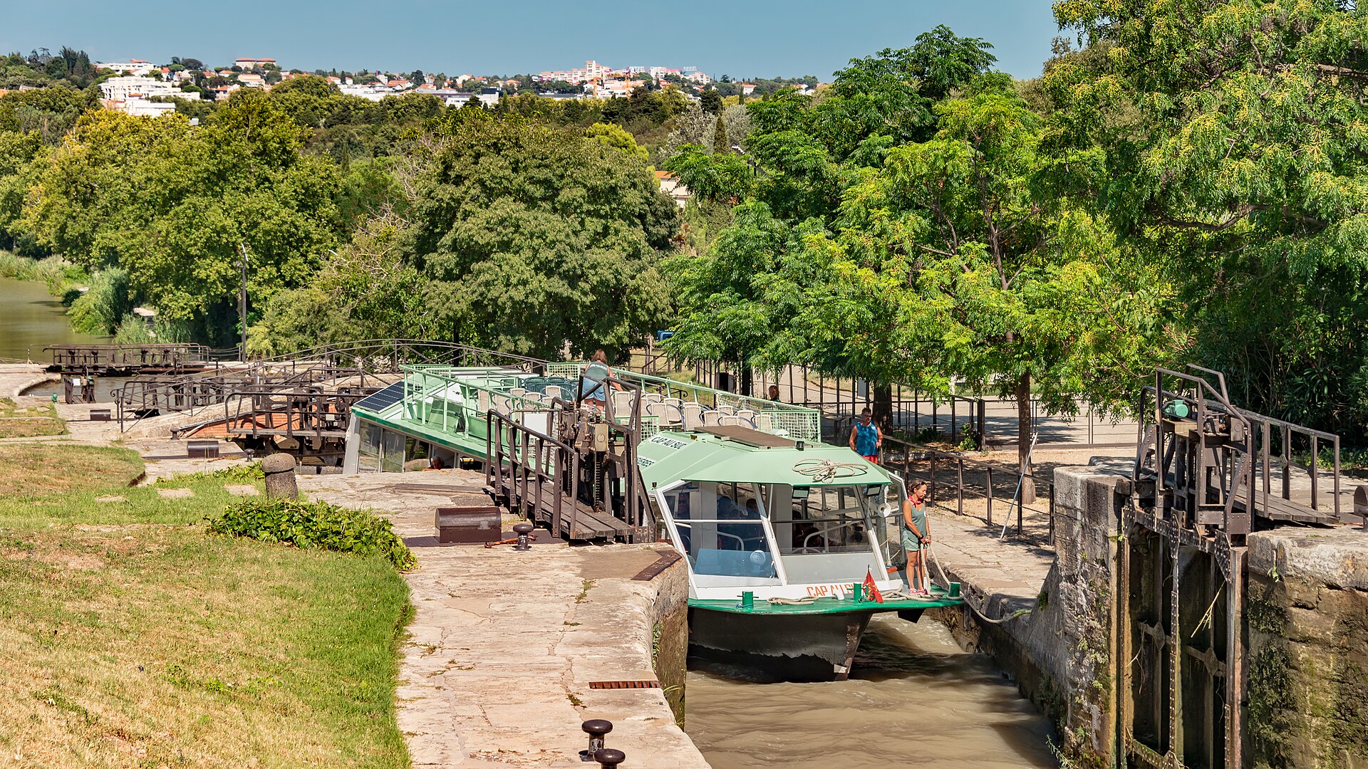 Écluses de Fonseranes sous le soleil