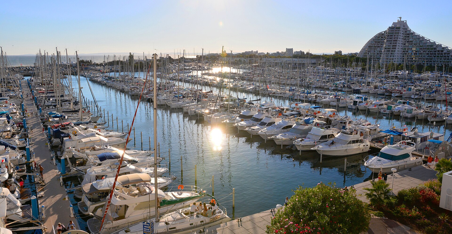 Port et pyramide de La Grande-Motte